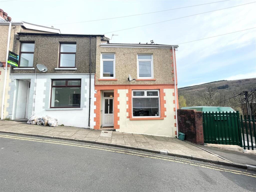3 bed Mid Terraced House for rent in Pontypridd. From Hoskins Johnson - Pontypridd