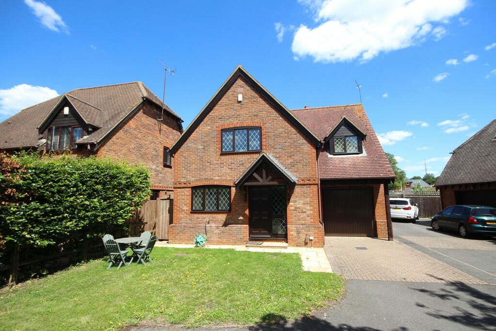 4 bed Detached House for rent in Wokingham. From Martin & Co - Wokingham