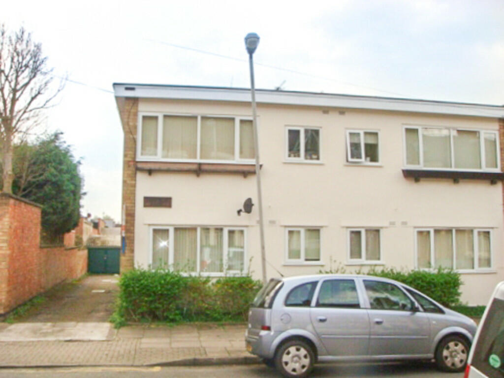 1 bed Apartment for rent in Stoughton. From Martin & Co - Wokingham