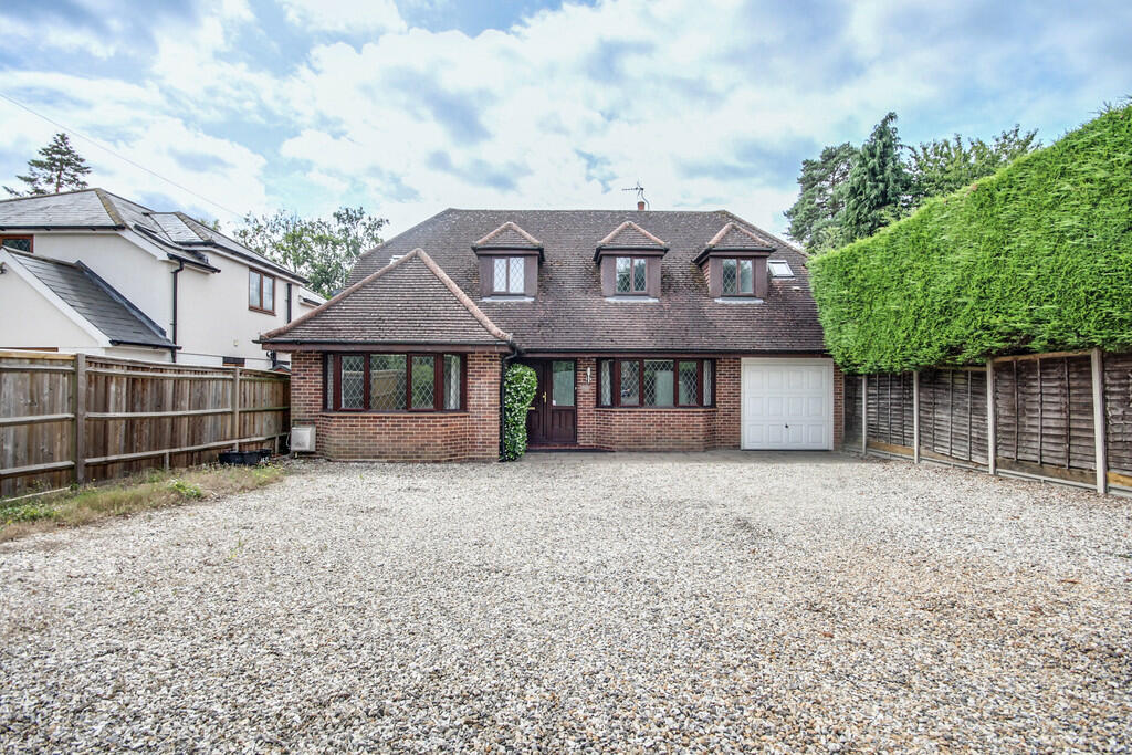 5 bed Detached House for rent in Wokingham. From Martin & Co - Wokingham