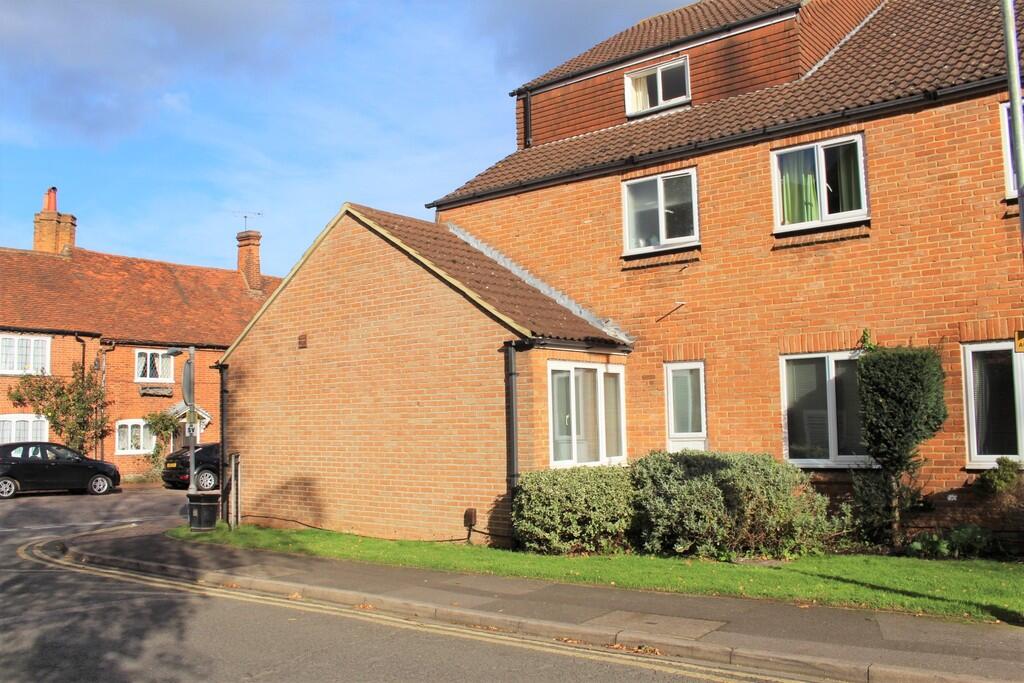 2 bed Apartment for rent in Wokingham. From Martin & Co - Wokingham