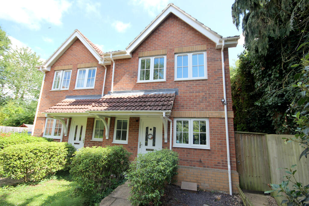 2 bed Semi Detached for rent in Sindlesham. From Martin & Co - Wokingham