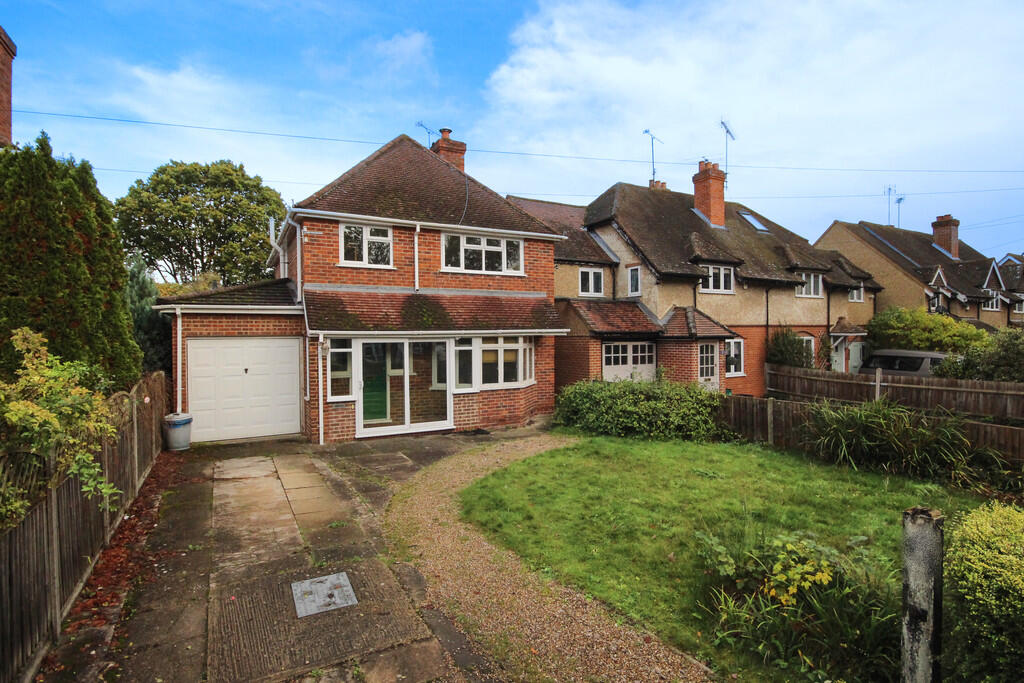 3 bed Detached for rent in Barkham. From Martin & Co - Wokingham 3 bed Detached for rent in Barkham. From Martin & Co - Wokingham