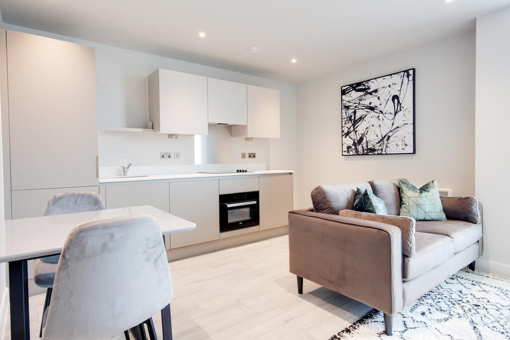 4 bed Studio for rent in Newell Green. From Martin & Co - Wokingham