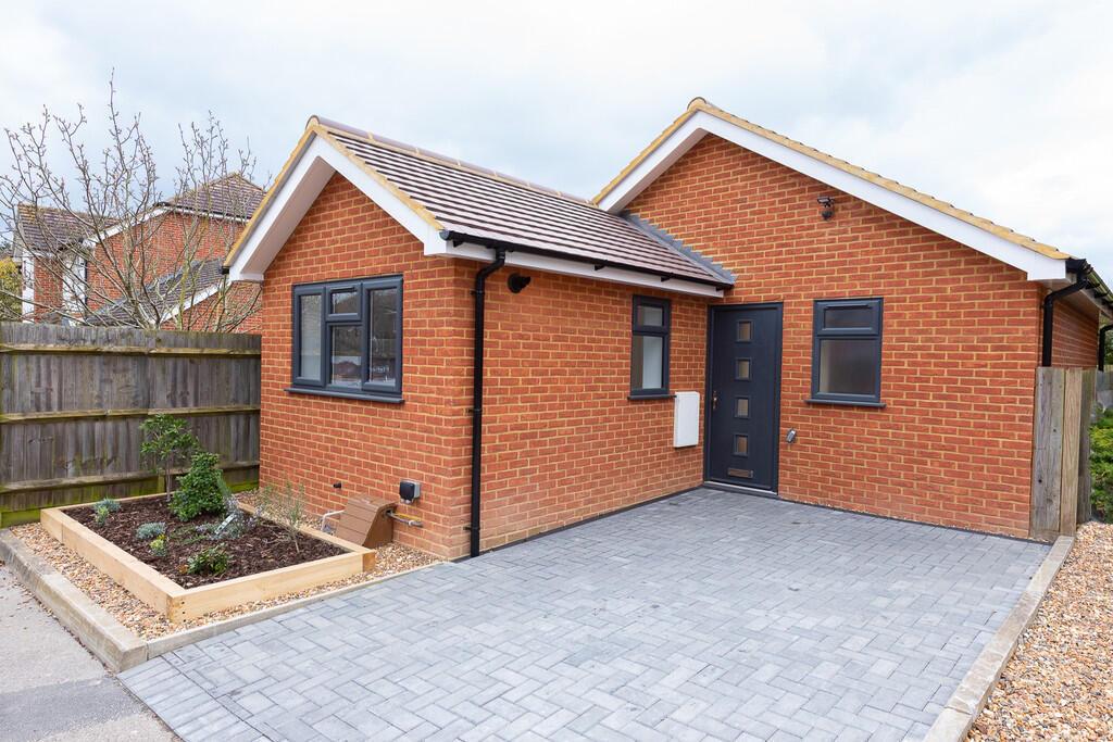 1 bed Detached bungalow for rent in Sindlesham. From Martin & Co - Wokingham