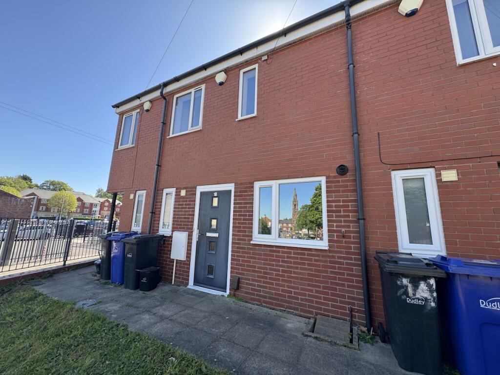 3 bed Mid Terraced House for rent in Stourbridge. From Ian Perks Estate Agents - Stourbridge