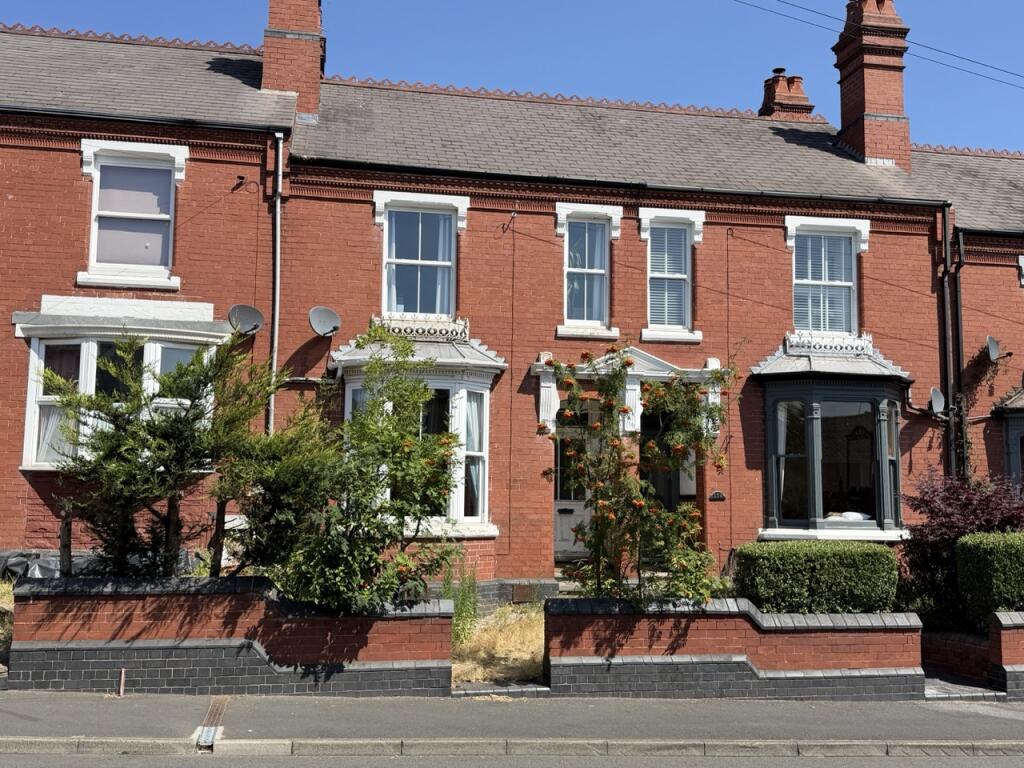 2 bed Mid Terraced House for rent in Stourbridge. From Ian Perks Estate Agents - Stourbridge