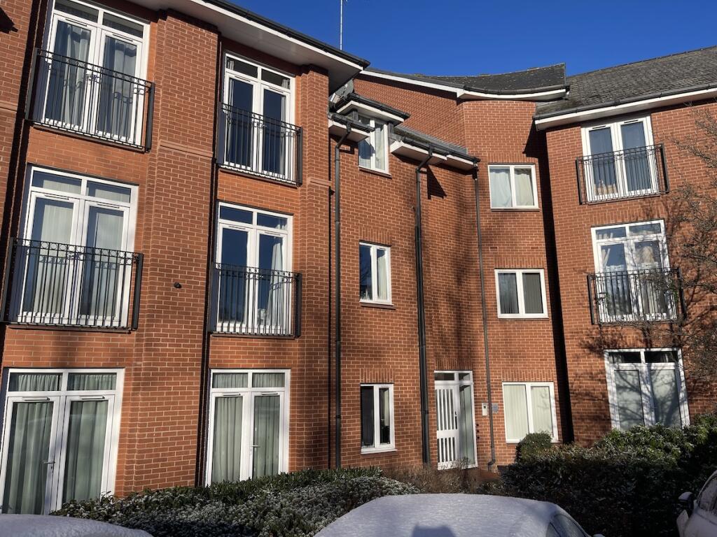 2 bed Apartment for rent in Stourton. From Ian Perks Estate Agents - Stourbridge