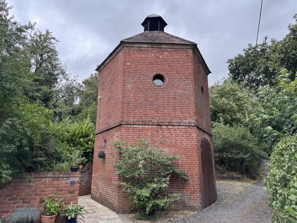 0 bed Studio for rent in Dunsley. From Ian Perks Estate Agents - Stourbridge 0 bed Studio for rent in Dunsley. From Ian Perks Estate Agents - Stourbridge