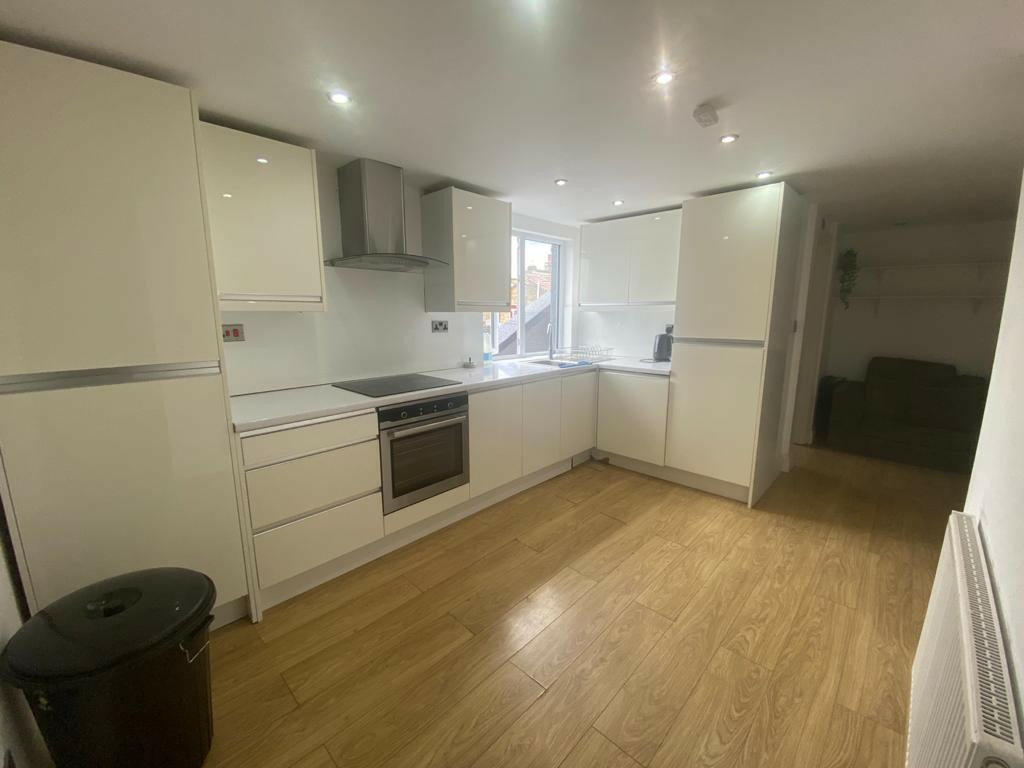 2 bed Flat for rent in Hackney. From Maxwells Estates