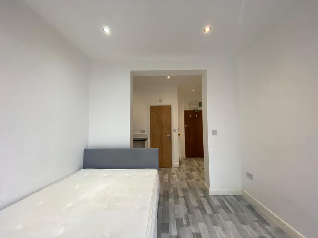 4 bed Studio for rent in Ilford. From Maxwells Estates 4 bed Studio for rent in Ilford. From Maxwells Estates