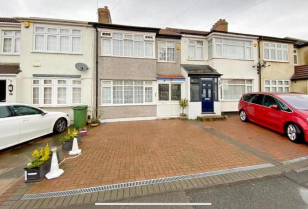 3 bed Mid Terraced House for rent in Hornchurch. From Maxwells Estates