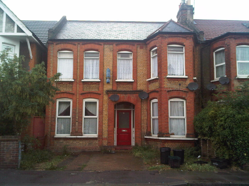 4 bed Studio for rent in Ilford. From Maxwells Estates