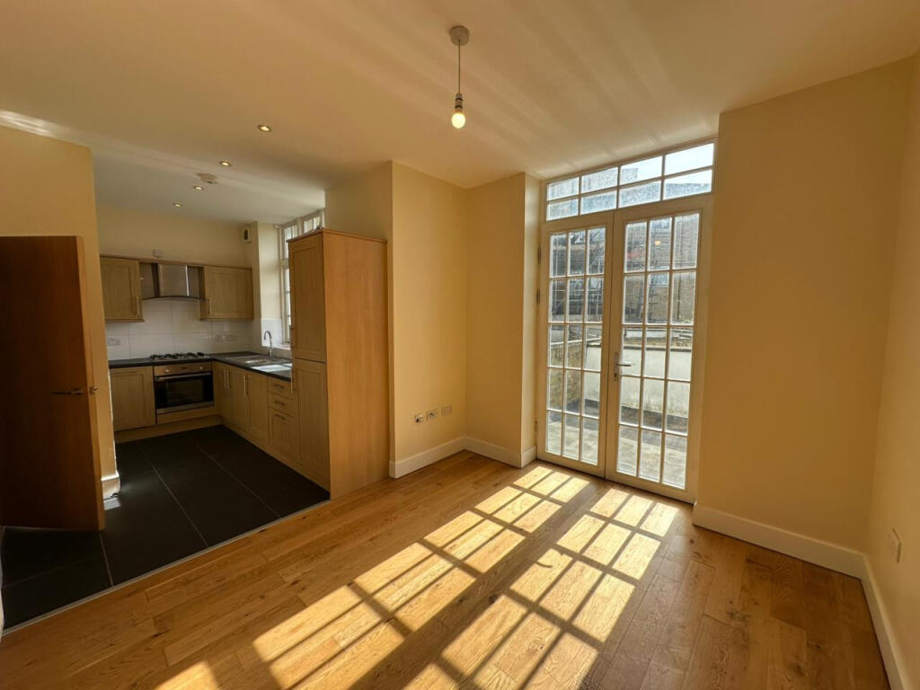 2 bed 1st Floor Flat for rent in Islington. From Maxwells Estates