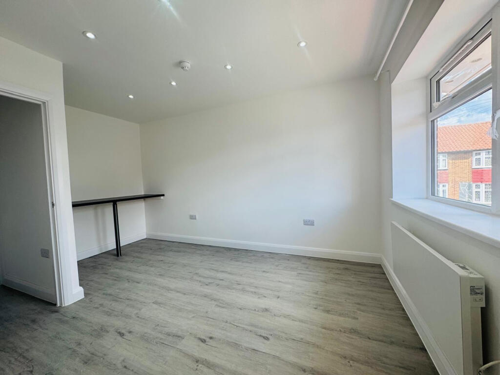 1 bed 1st Floor Flat for rent in Ilford. From Maxwells Estates