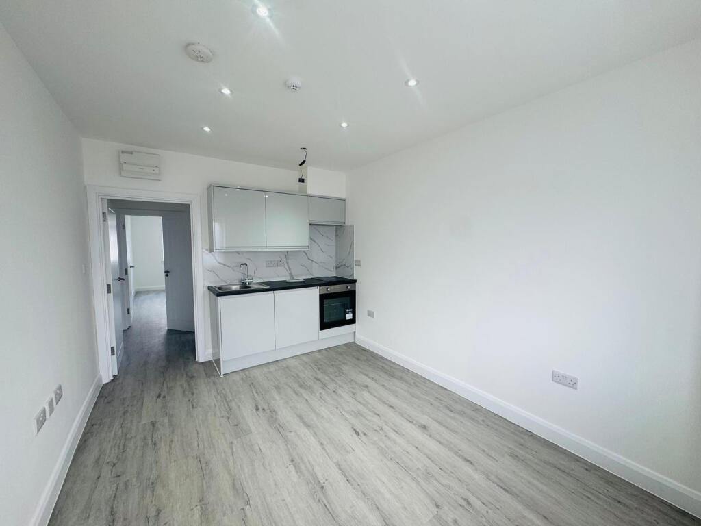 1 bed 1st Floor Flat for rent in Ilford. From Maxwells Estates