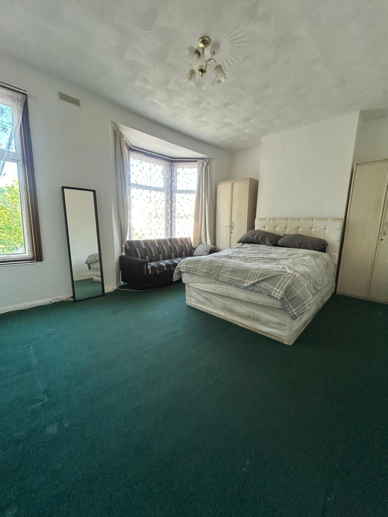 1 bed 1st Floor Flat for rent in London. From Maxwells Estates
