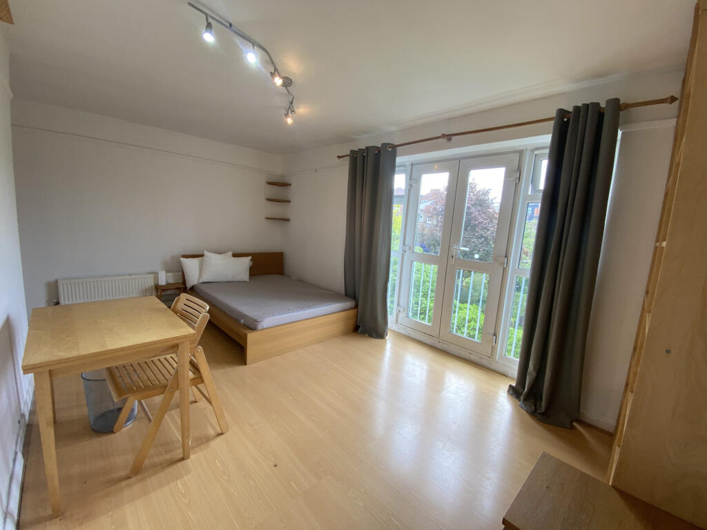 1 bed Flat Share for rent in Stoke Newington. From Maxwells Estates