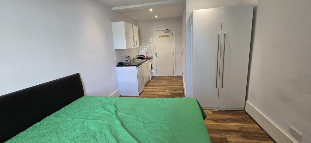 4 bed Studio for rent in Bethnal Green. From Maxwells Estates 4 bed Studio for rent in Bethnal Green. From Maxwells Estates