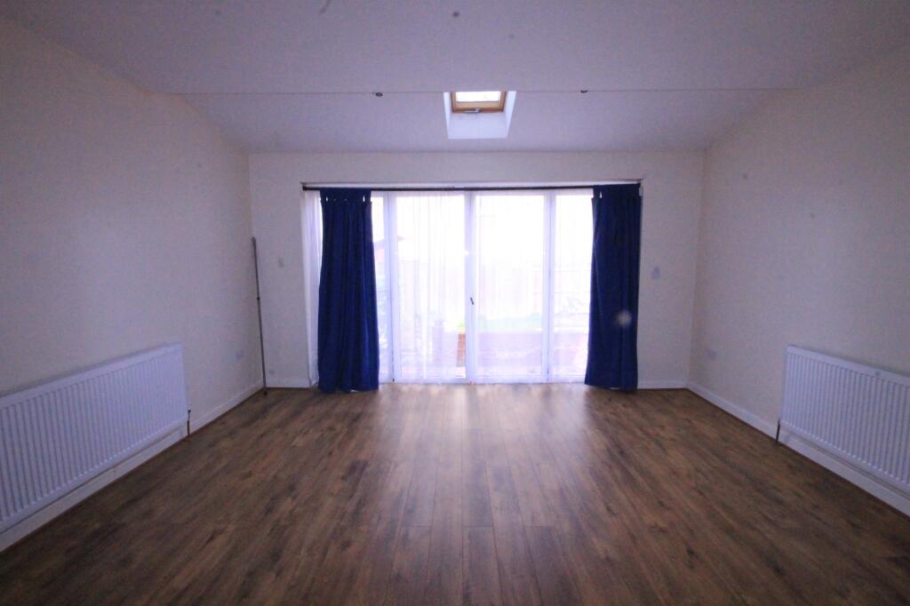 2 bed End of Terrace for rent in Woodford. From Maxwells Estates 2 bed End of Terrace for rent in Woodford. From Maxwells Estates