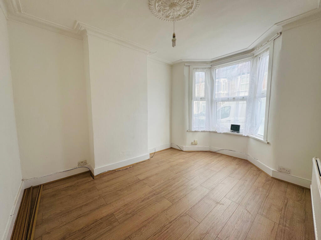 3 bed Mid Terraced House for rent in East Ham. From Maxwells Estates 3 bed Mid Terraced House for rent in East Ham. From Maxwells Estates