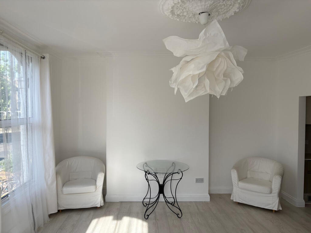 2 bed 1st Floor Flat for rent in Hackney. From Maxwells Estates
