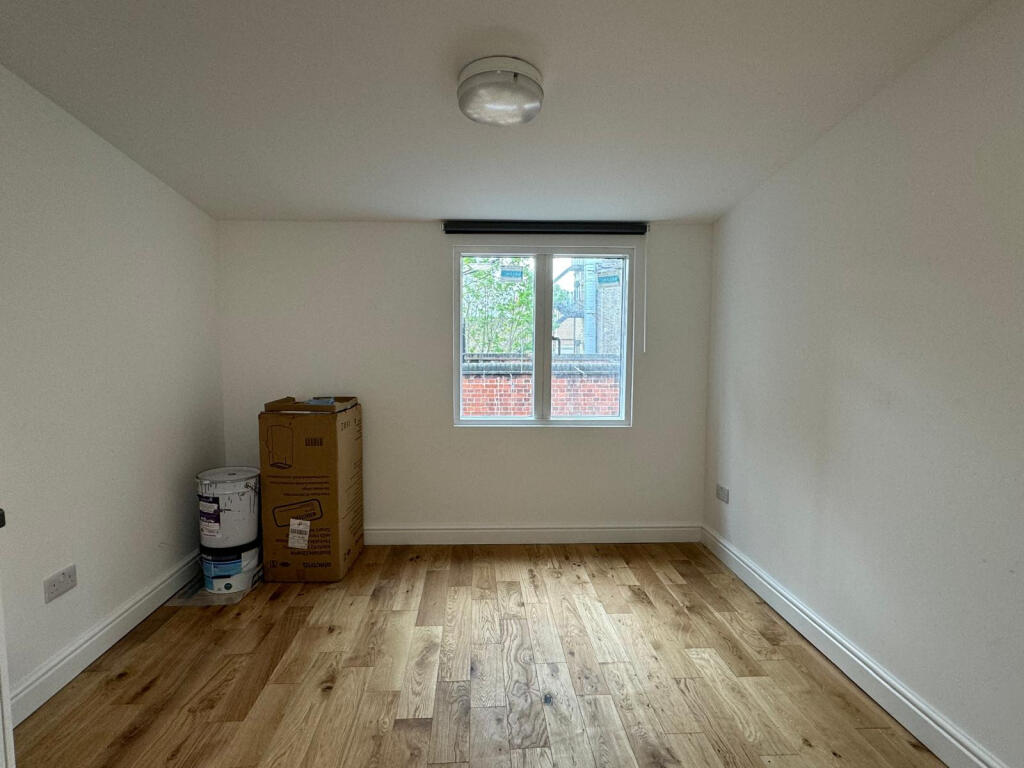 4 bed Chalet type for rent in Hackney. From Maxwells Estates