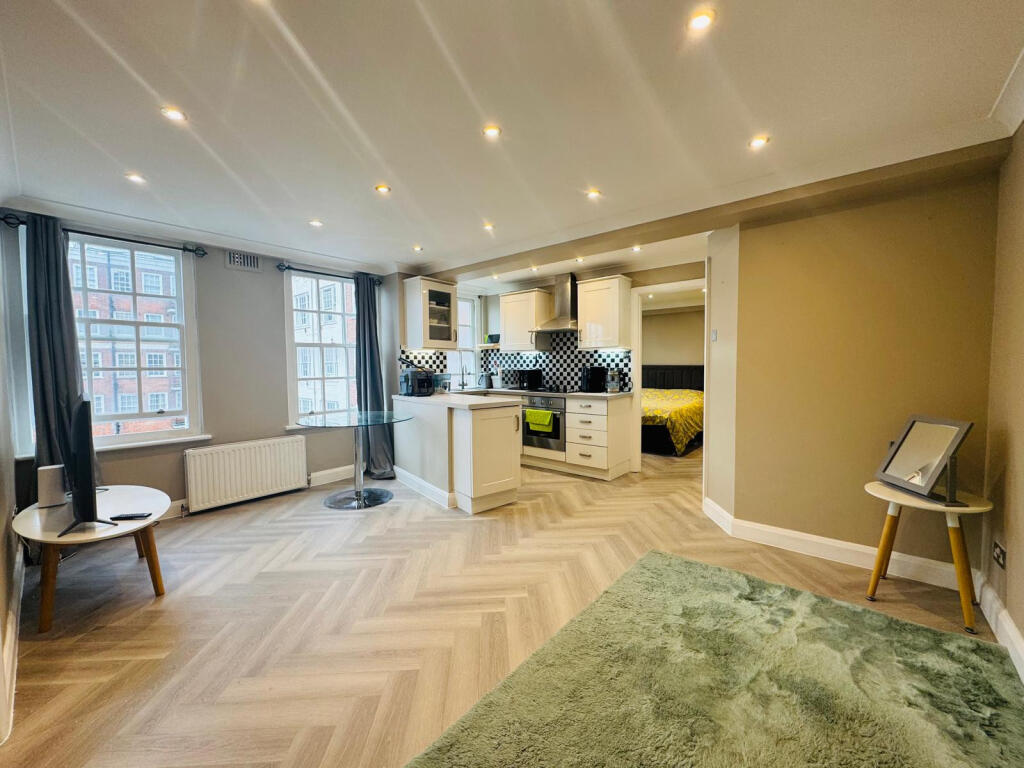 2 bed 1st Floor Flat for rent in Paddington. From Maxwells Estates