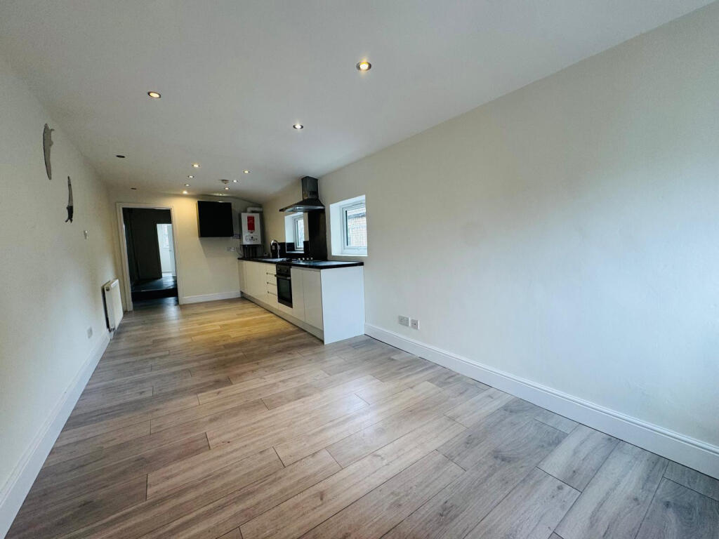2 bed 1st Floor Flat for rent in Woodford. From Maxwells Estates