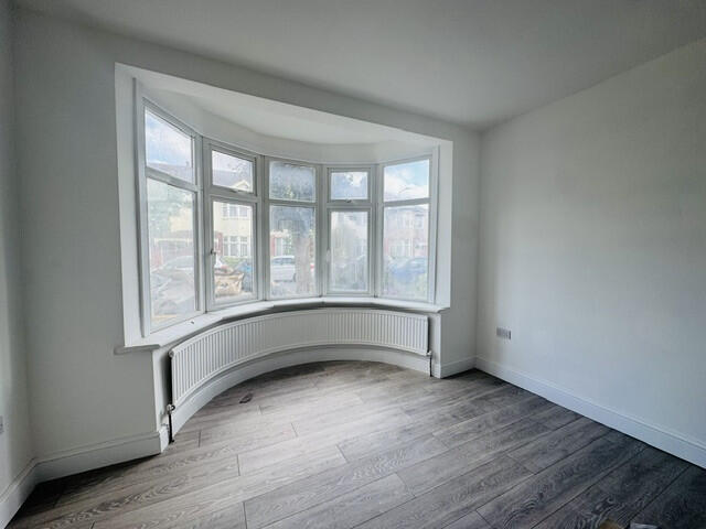 3 bed Mid Terraced House for rent in Ilford. From Maxwells Estates 3 bed Mid Terraced House for rent in Ilford. From Maxwells Estates