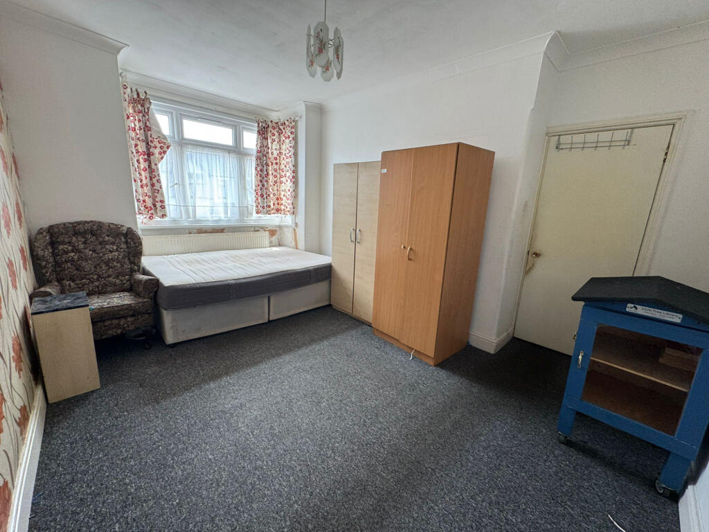 2 bed 1st Floor Flat for rent in Ilford. From Maxwells Estates