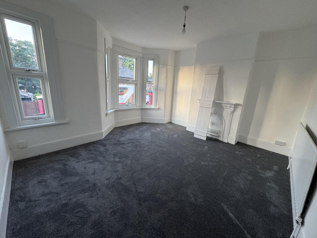 3 bed Mid Terraced House for rent in Ilford. From Maxwells Estates