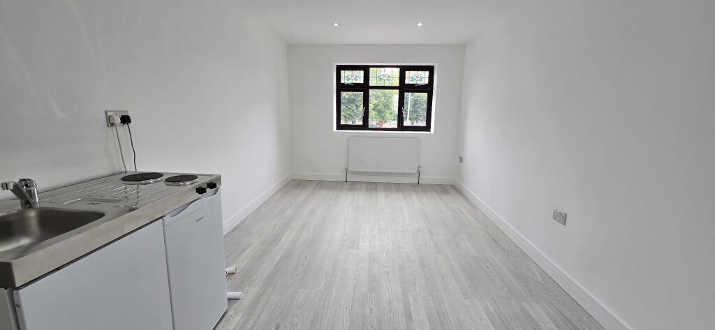 4 bed Studio for rent in Tilbury. From Maxwells Estates 4 bed Studio for rent in Tilbury. From Maxwells Estates