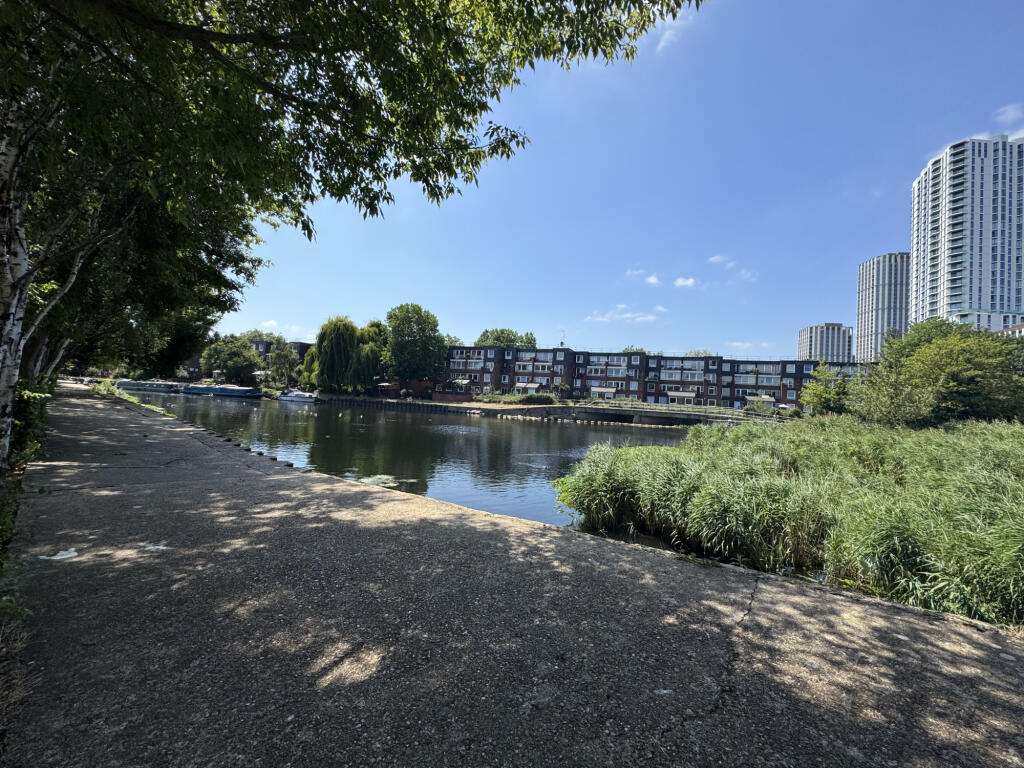 1 bed 1st Floor Flat for rent in Tottenham. From Maxwells Estates