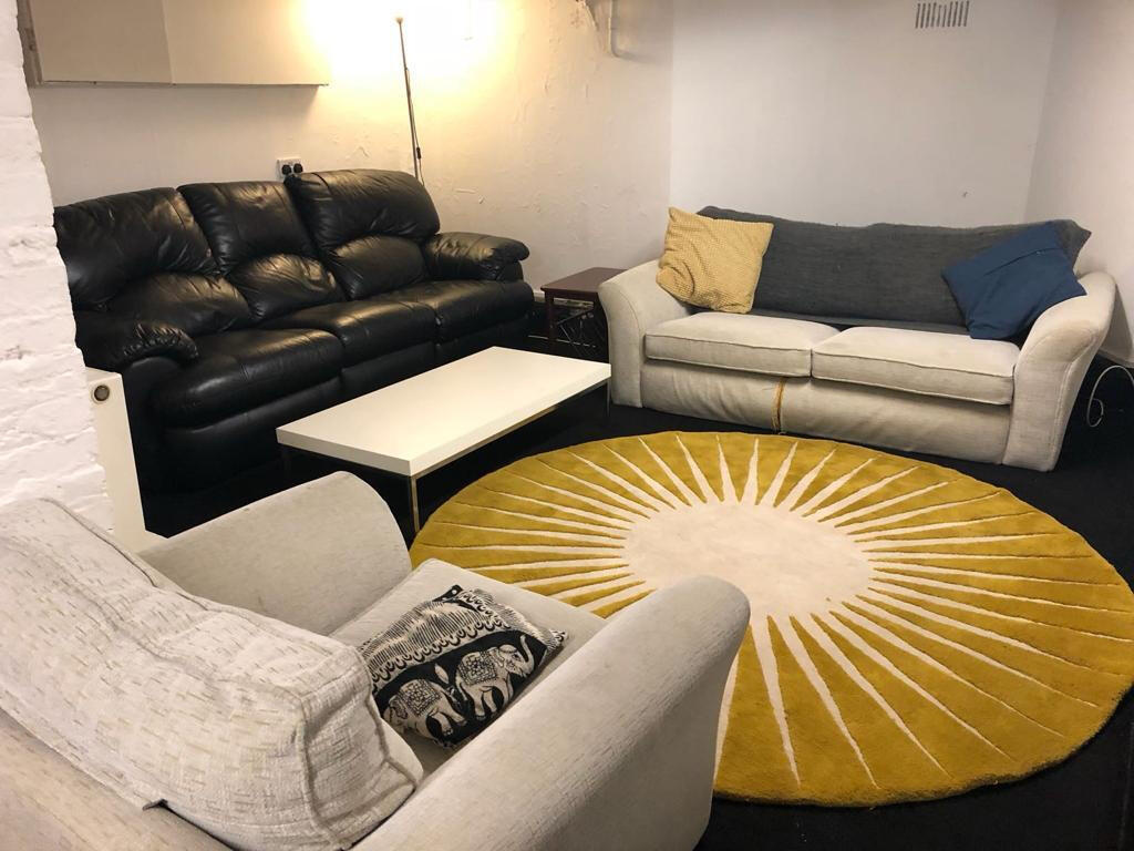 5 bed Mid Terraced House for rent in Hackney. From Maxwells Estates 5 bed Mid Terraced House for rent in Hackney. From Maxwells Estates