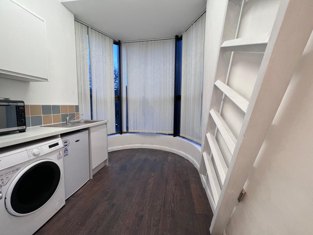 4 bed Chalet type for rent in Wood Green. From Maxwells Estates