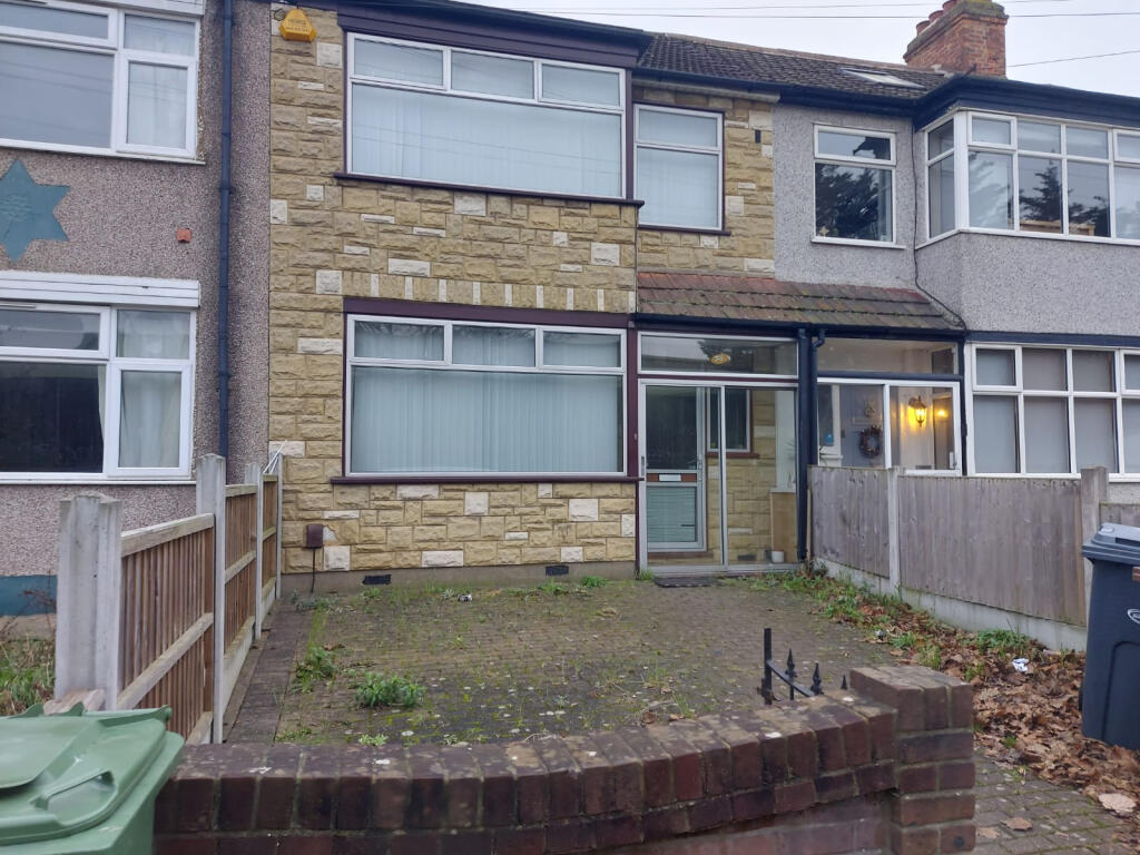 3 bed Mid Terraced House for rent in Dagenham. From Maxwells Estates