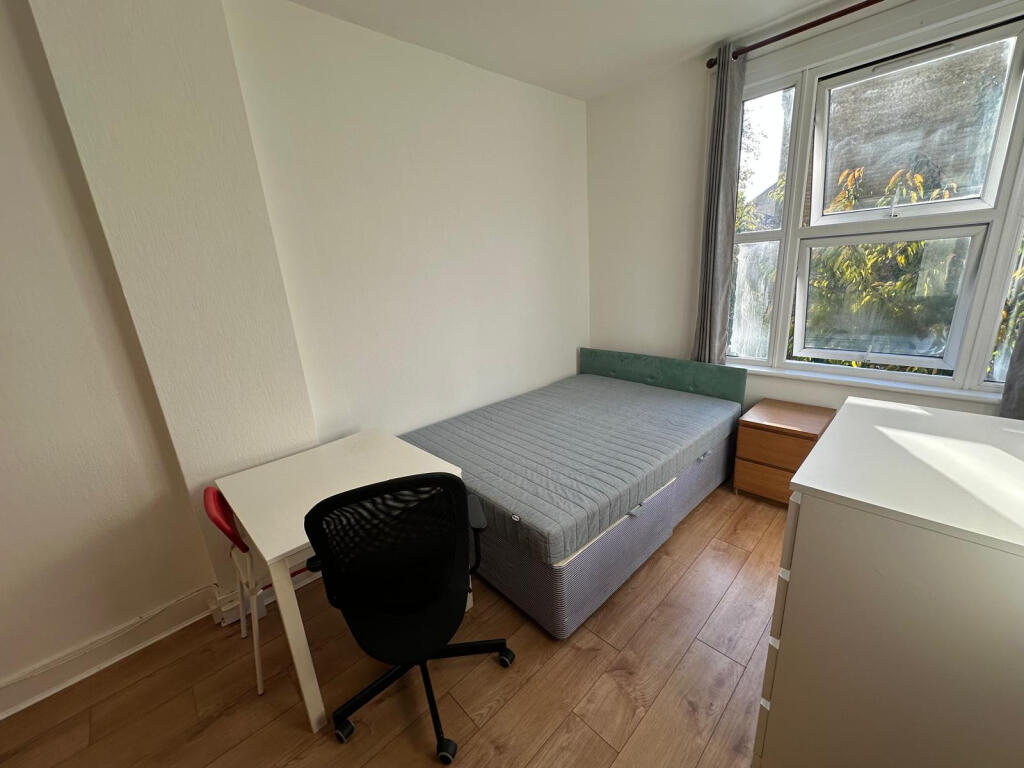 4 bed Studio for rent in Stoke Newington. From Maxwells Estates 4 bed Studio for rent in Stoke Newington. From Maxwells Estates