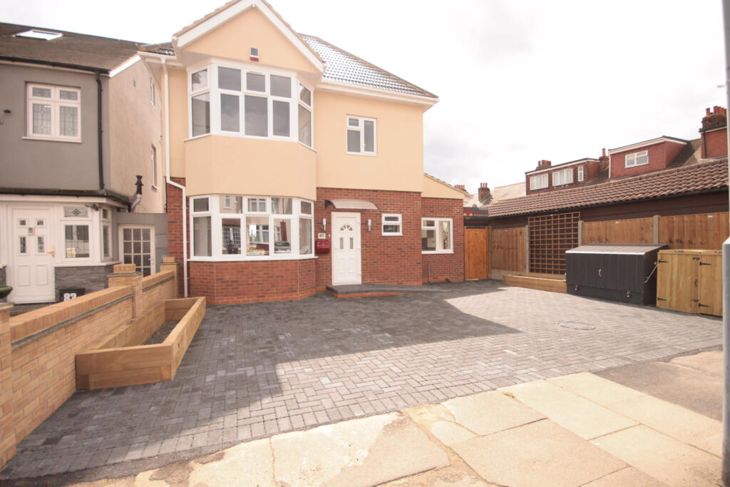 2 bed Semi Detached for rent in Ilford. From Maxwells Estates