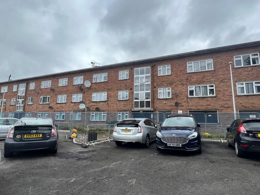 3 bed 1st Floor Flat for rent in Barking. From Maxwells Estates 3 bed 1st Floor Flat for rent in Barking. From Maxwells Estates