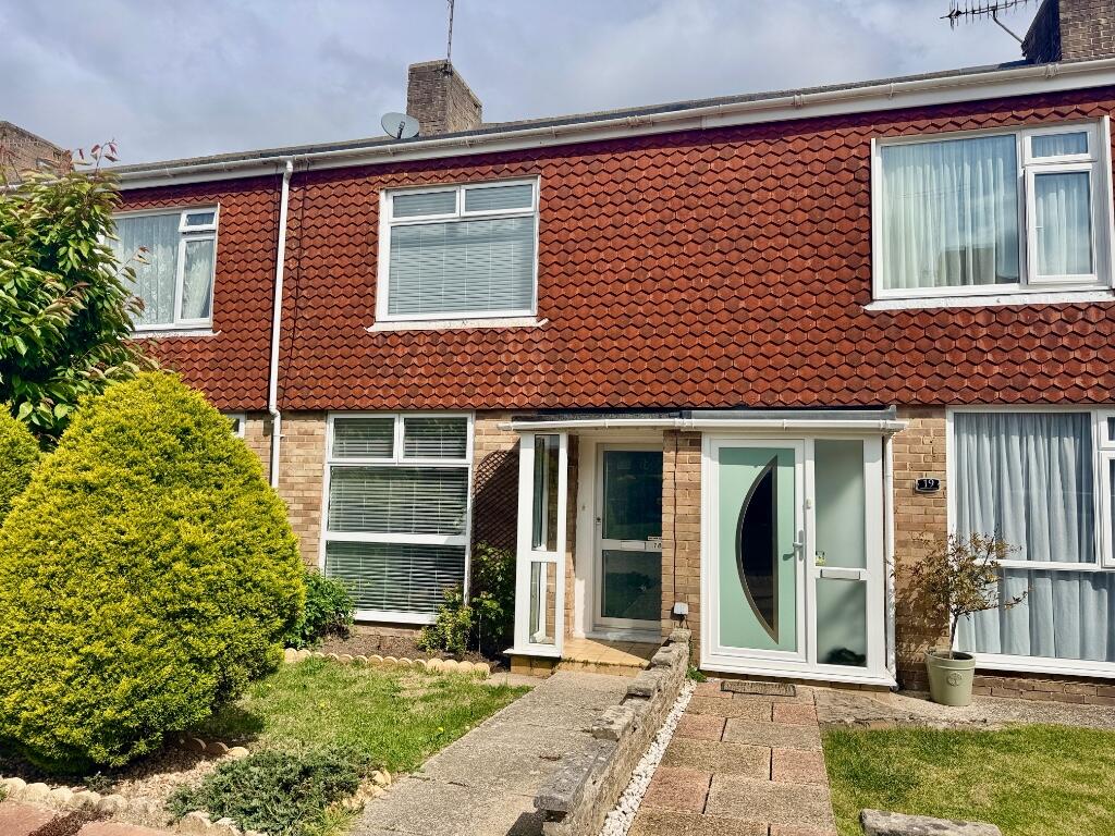 3 bed Mid Terraced House for rent in Clapham. From Ian Watkins Estate Agents - Worthing