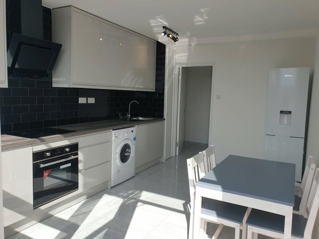 3 bed Apartment for rent in London. From Metro Village Limited
