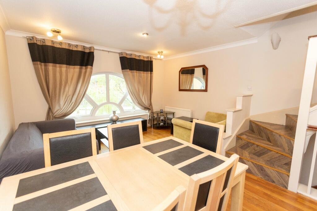 2 bed Mid Terraced House for rent in London. From Metro Village Limited