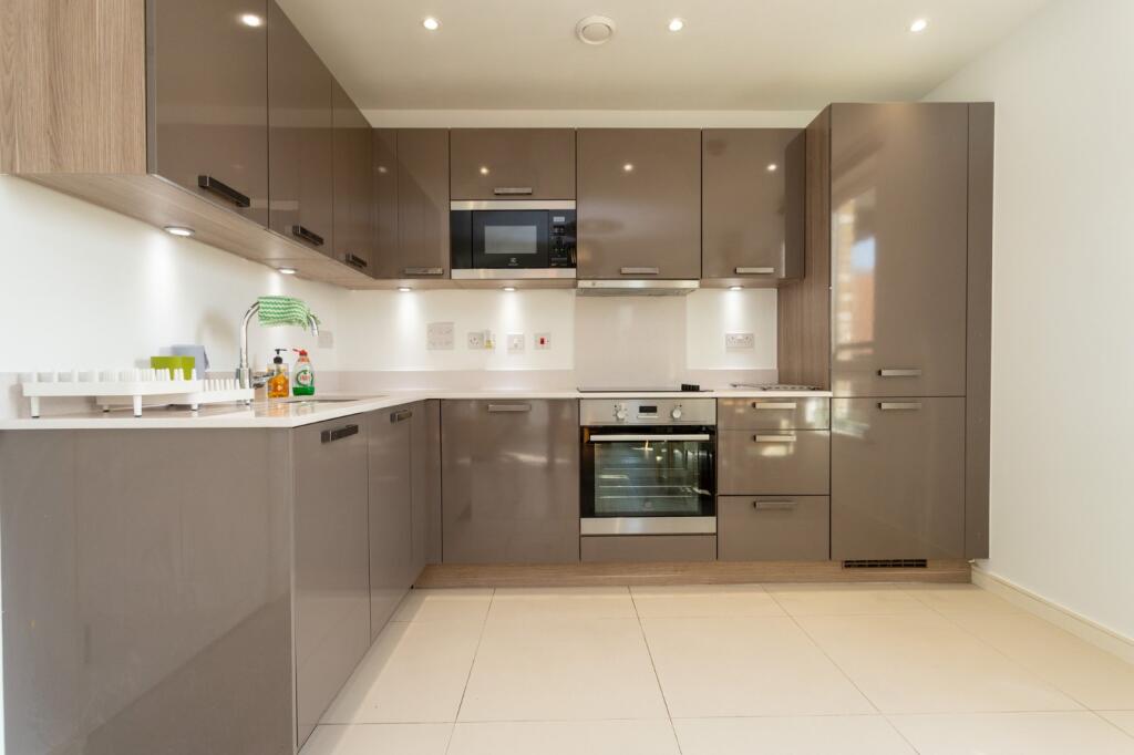 2 bed Apartment for rent in London. From Metro Village Ltd - Canada Water