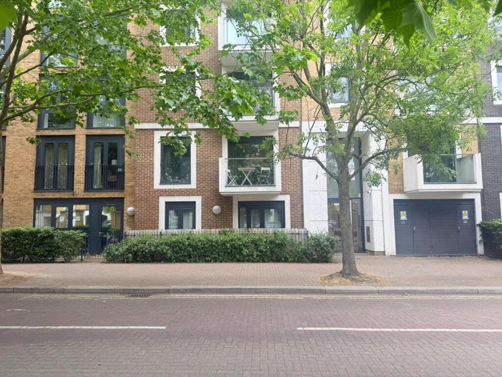 2 bed Apartment for rent in London. From Metro Village Ltd - Canada Water