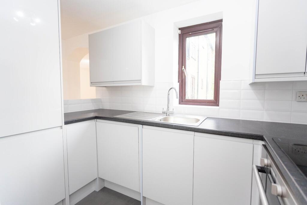 2 bed Apartment for rent in Deptford. From Metro Village Ltd - Canada Water
