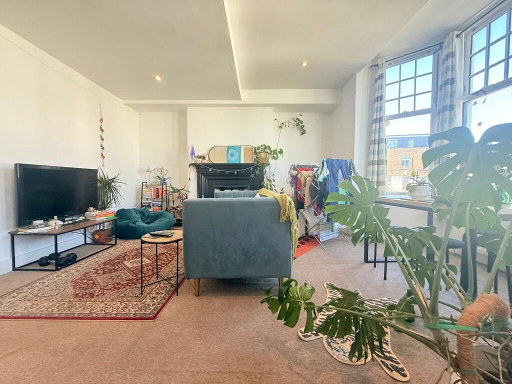 2 bed Apartment for rent in London. From Metro Village Ltd - Canada Water