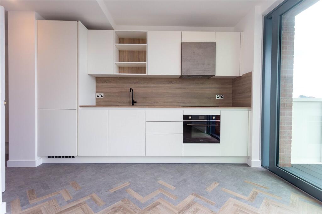 4 bed Apartment for rent in London. From Metro Village Ltd - Canada Water