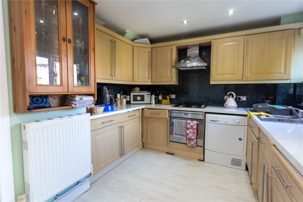 3 bed Mid Terraced House for rent in London. From Metro Village Ltd - Canada Water