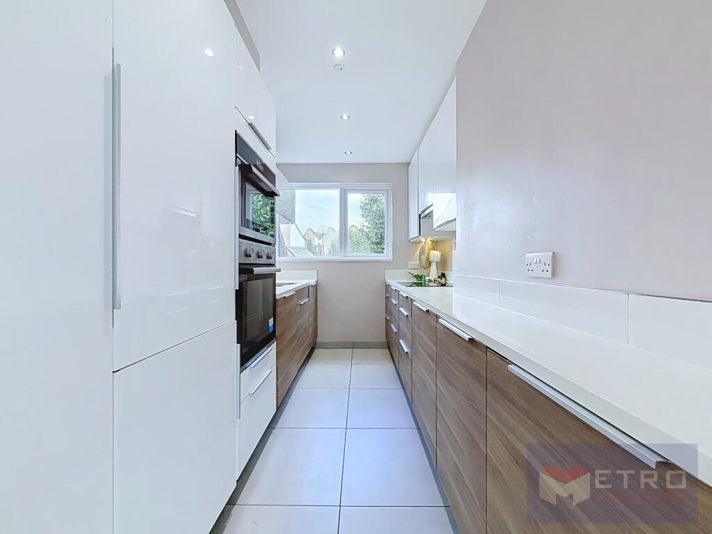 4 bed Annexe for rent in London. From Metro Village Ltd - Canada Water